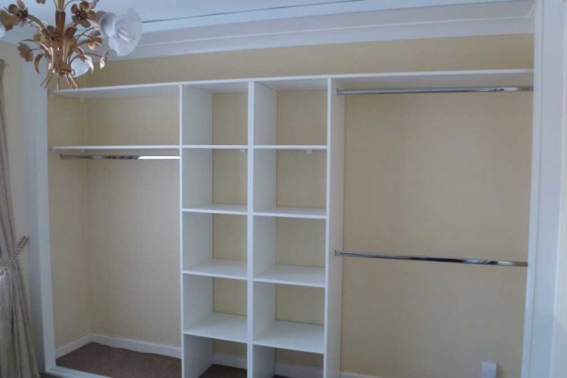 So bauen Sie eine Do-it-yourself-Garderobe auf dem Balkon: Ideen und Anleitungen für den Möbelaufbau