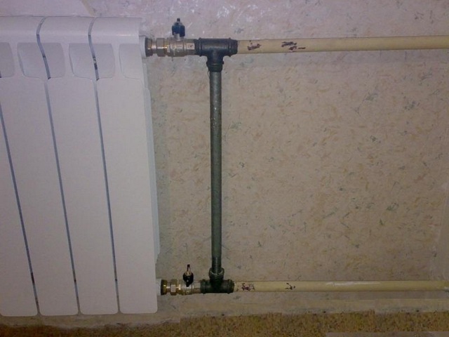 Installation von Wasserhähnen an Heizkörpern