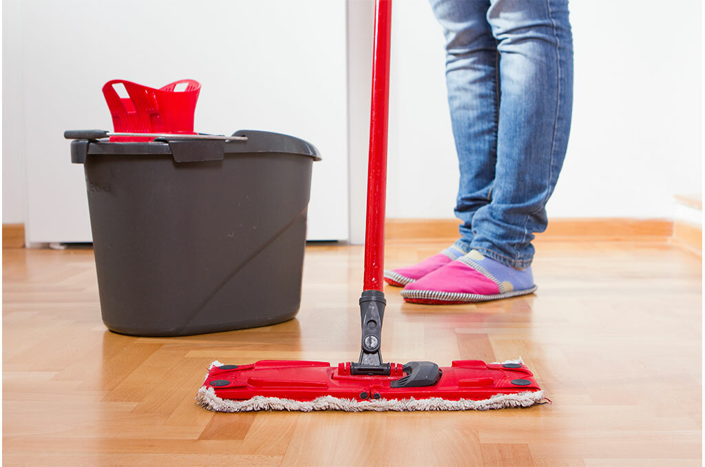 Warum sollten Sie auf keinen Fall nachts im Haus die Böden fegen und wischen?