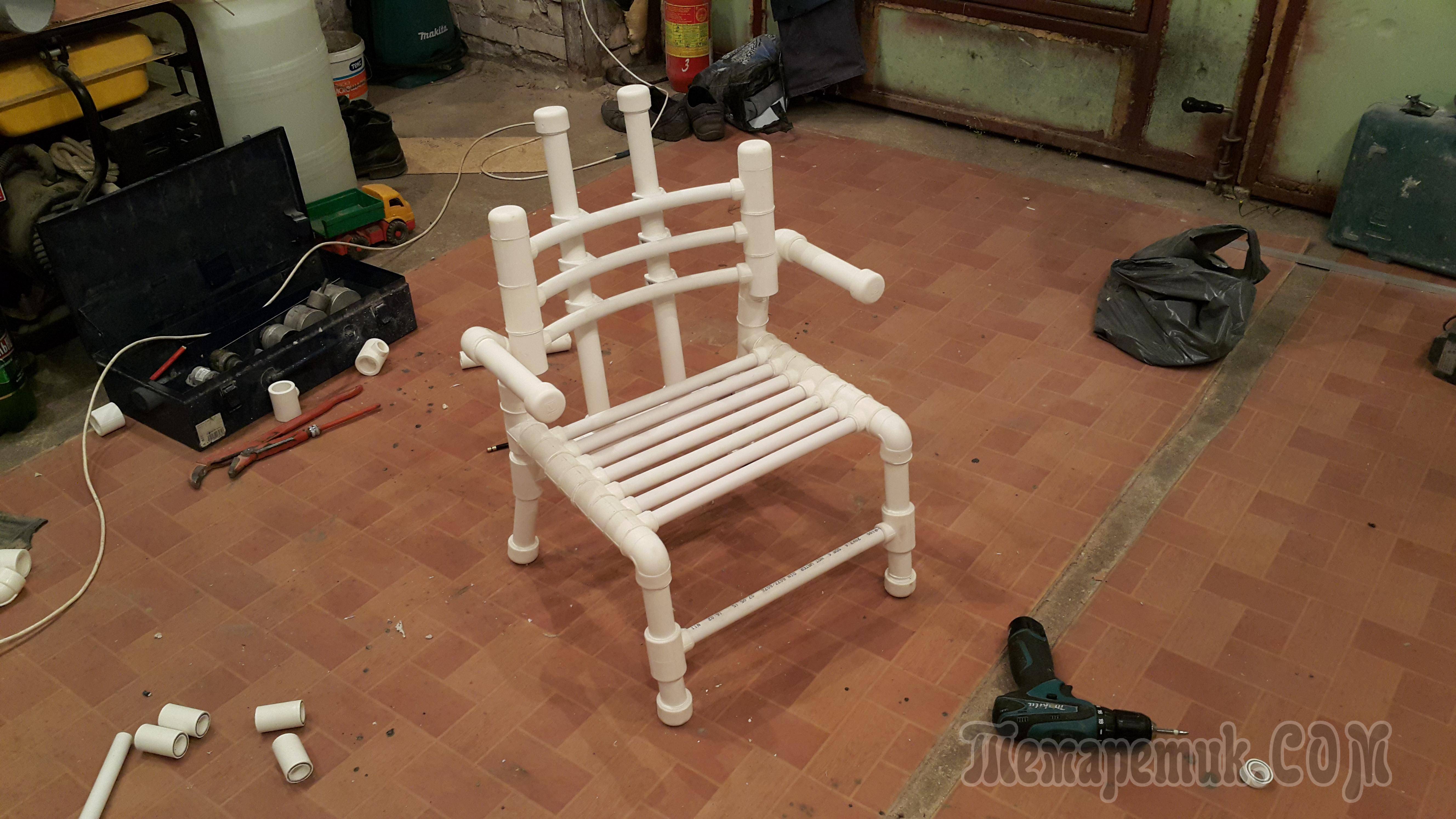 Kreative Idee für zu Hause: DIY Pfeifenstuhl