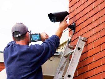 Videoüberwachung für Haus und Garten: Wie man alle Nuancen berücksichtigt und die Kamera optimal aufstellt