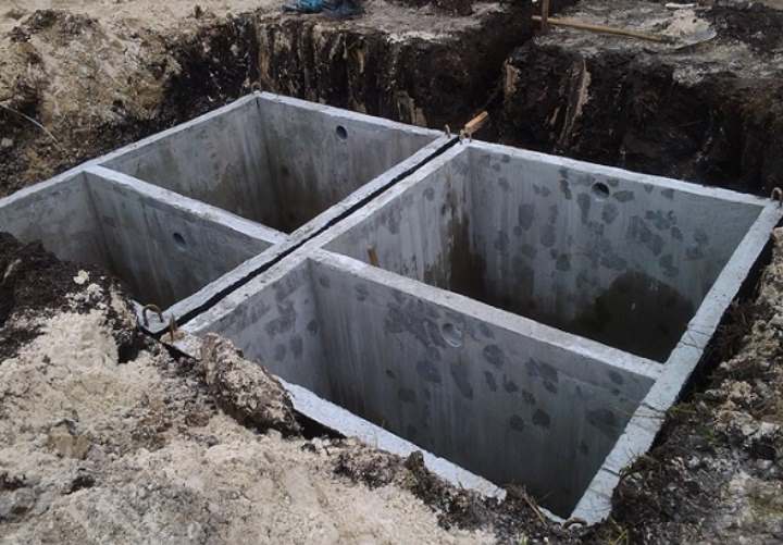 Wie man mit eigenen Händen eine monolithische Klärgrube aus Beton herstellt: das Gerät und die Schemata einer Klärgrube aus Beton