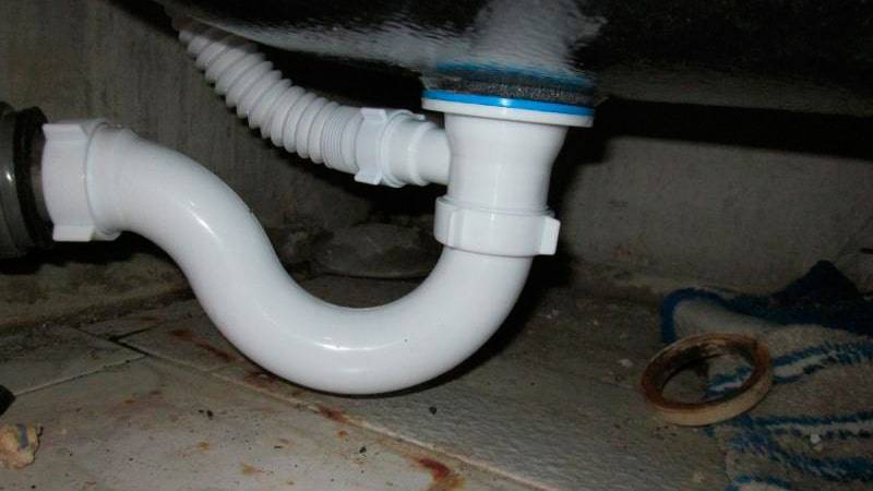 Wie montiert man einen Waschbeckensiphon? Einbau in Küche und Bad, Einbau und Austausch, Einbau eines Siphons mit Überlauf und Anschlussplan, Wechsel und Demontage, Einbau richtig
