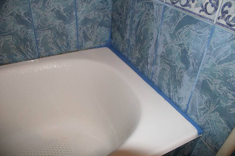 Kunststoffumrandung fürs Badezimmer – wie auf die Fliese und darunter kleben? detaillierte Installation