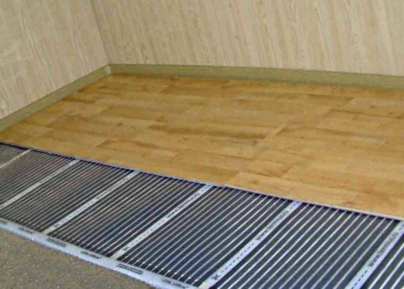 Laminat für Fußbodenheizung: Merkmale markieren, welche Fußbodenheizung die beste ist, Do-it-yourself-Installation einer Folienheizung unter einem Laminatboden