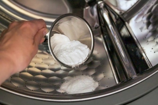 Aspirin beim Waschen von Kleidung in einer Schreibmaschine und manuell: Wie man Dinge bleichen kann