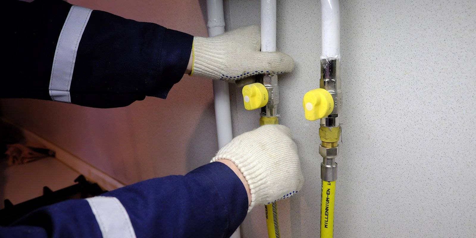 Gasleitungen werden im Haus gewechselt: Merkmale der Reparatur und des Austauschs von Gasleitungen in einem Mehrfamilienhaus