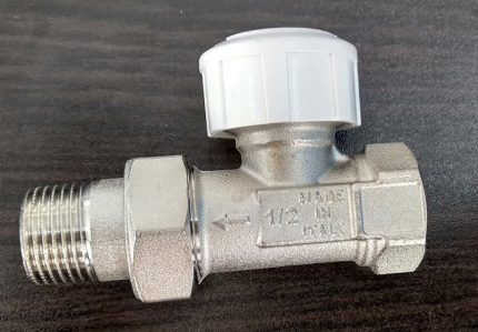 Thermostat für Heizkörper: Thermostatventil für einen Heizkörper, wie man einen Wärmeregler einstellt, Thermostat, Ventil, wie man es richtig einbaut, wie es funktioniert, wie man es entfernt