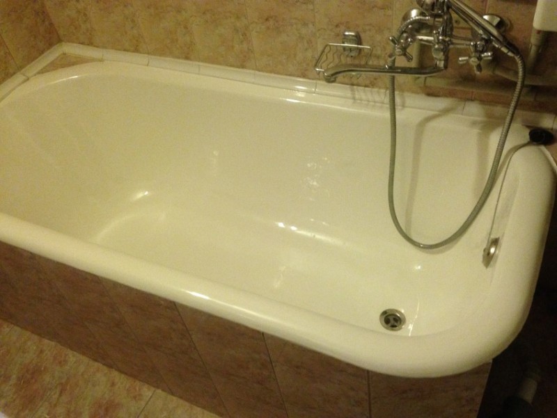 Din egen hånd på bademaling: hvordan du emaljerer dit eget badekar med flydende akryl derhjemme
