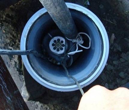 Vedligeholdelse af en brønd til vand: regler for den kompetente drift af en mine