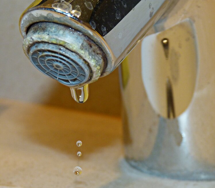 So entfernen Sie Kalk im Badezimmer: Die Mittel im Überblick
