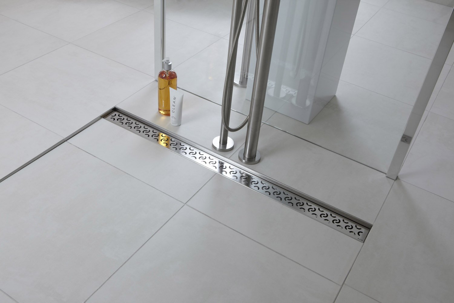 Duschleiter im Boden unter der Fliese: Do-it-yourself-Abfluss