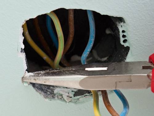 Anforderungen und Merkmale der Installation von Steckdosen und Schaltern in der Wohnung