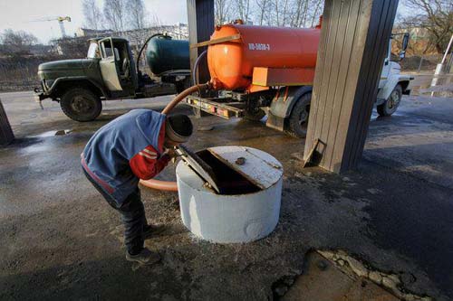 Hvilke problemer er typiske for fabrikkens septiktank, og hvordan kan du selv løse dem?