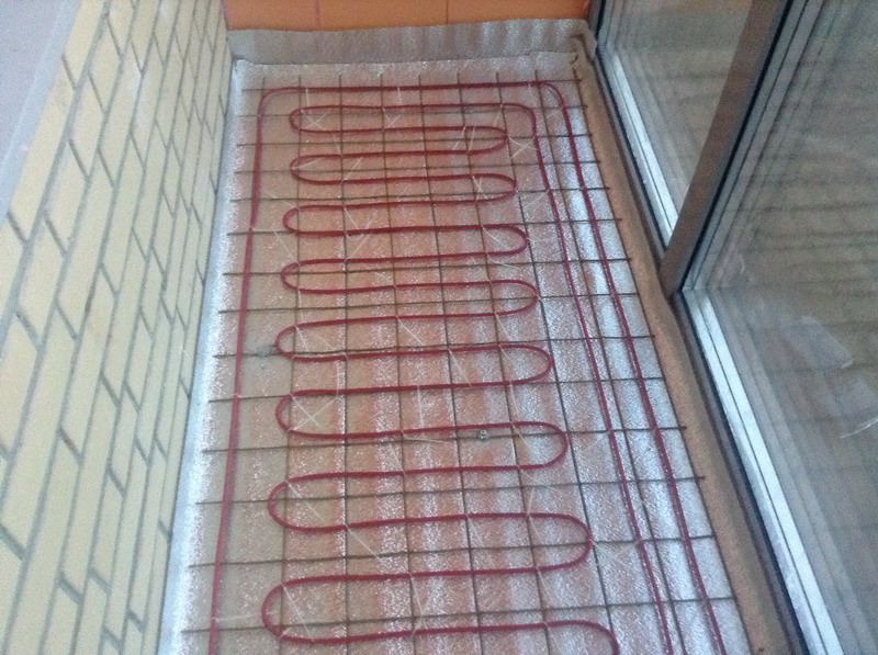 So isolieren Sie den Boden auf dem Balkon mit Ihren eigenen Händen: Materialien und Anweisungen
