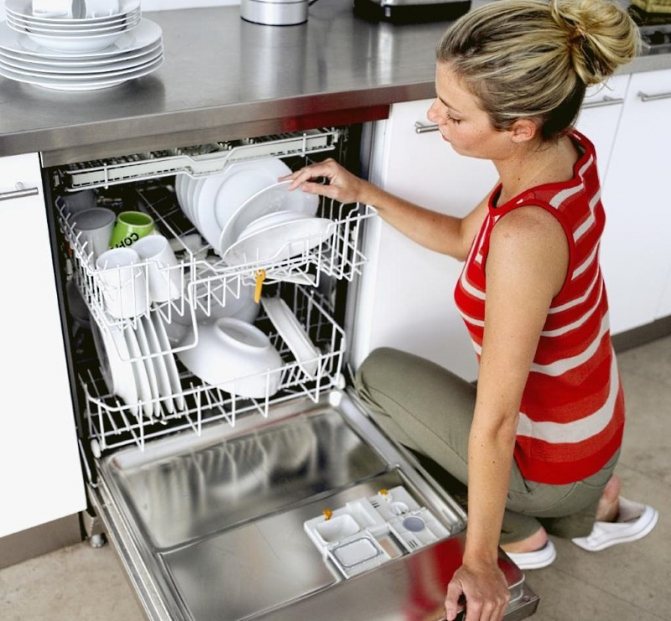 Der erste Start der Spülmaschine: Einschalten, Starten, Bedienen, Werkzeug, Midea, Siemens, Kupfersberg, Hansa, Hotpoint Ariston