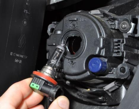 Detaillierte Anweisungen zur Auswahl und zum Austausch einer Abblendlichtlampe in einem Auto