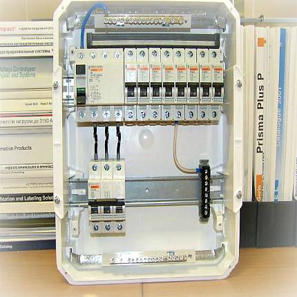 Box für elektrische Maschinen: Arten von Boxen und ihre Eigenschaften + Nuancen bei der Auswahl und Befüllung der Box