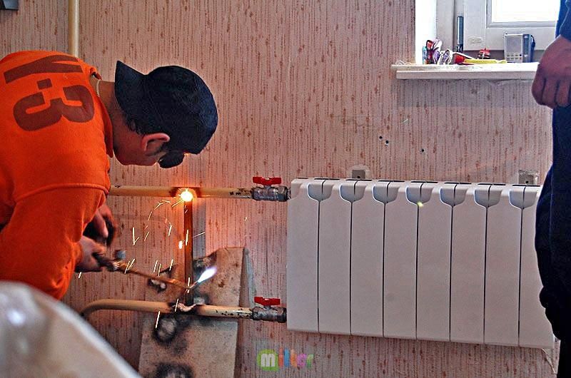 Heizkörper austauschen: So tauschen Sie alte Batterien in einer Wohnung gegen neue aus