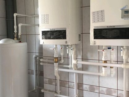 Reparatur von Lecks in der Heizungsanlage, Fußbodenheizung, Heizkessel. Beseitigung von Kühlmittellecks. fließen. Wiederherstellung der Dichtigkeit. Abdichtung.