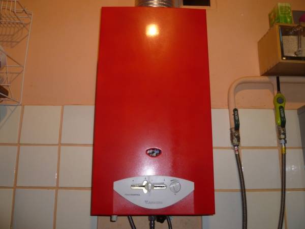 So verstecken Sie einen Gaswarmwasserbereiter in der Küche