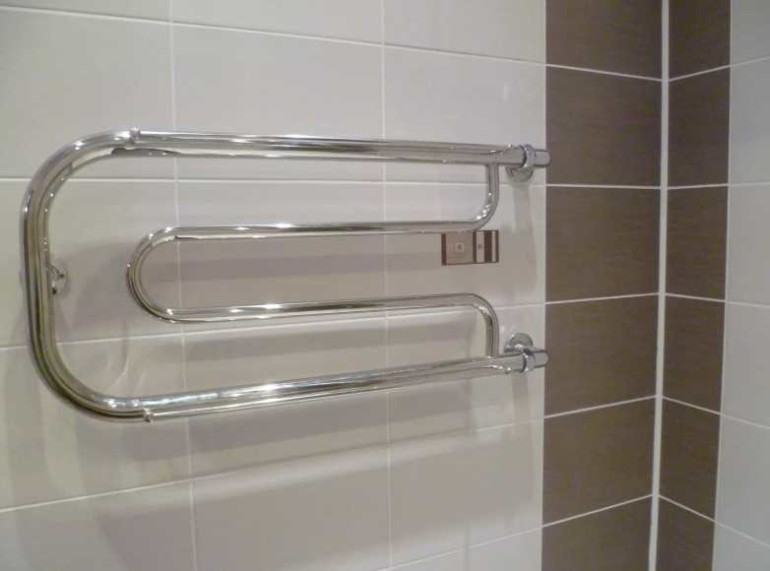 So schließen Sie einen beheizten Handtuchhalter an