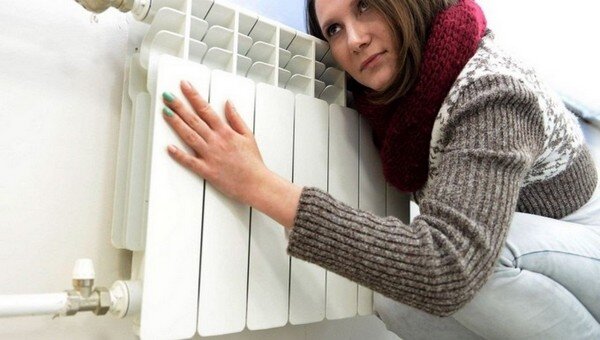 Wohin gehen, wenn es keine Heizung gibt: wie man anruft und sich beschwert