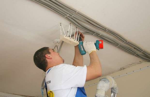 Montering af spotlights i loftet: monteringsvejledning + ekspertrådgivning