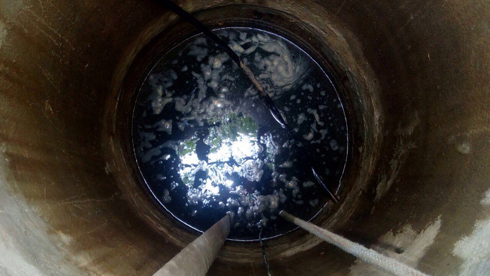 Das Wasser im Brunnen oder Brunnen ist trüb geworden: Ursachen und was zu tun ist