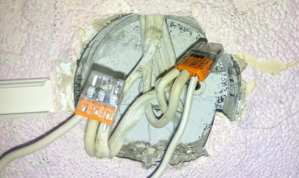 3 Möglichkeiten, den Lichtschalter sanft an einen geeigneten Ort ohne Blitze zu bewegen