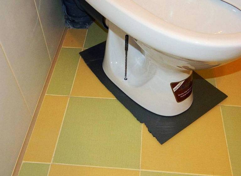 So installieren Sie eine Toilette auf einer Fliese | Fachberatung