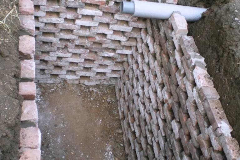 Senkgrube aus Betonringen ohne Boden