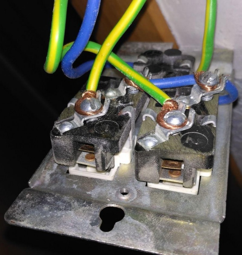 So schließen Sie einen Pass-Through-Switch an: Analyse der Schaltkreise + Schritt-für-Schritt-Anleitung zum Anschließen