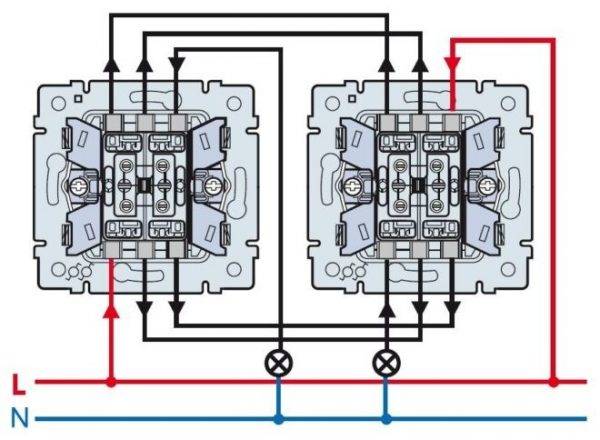 Tilslutning af en gennemløbskontakt fra to og tre steder: analyse af diagrammer + installationsvejledning