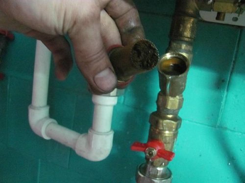 Sådan rengør du en gasvandvarmer: overkommelige måder at gøre det selv på