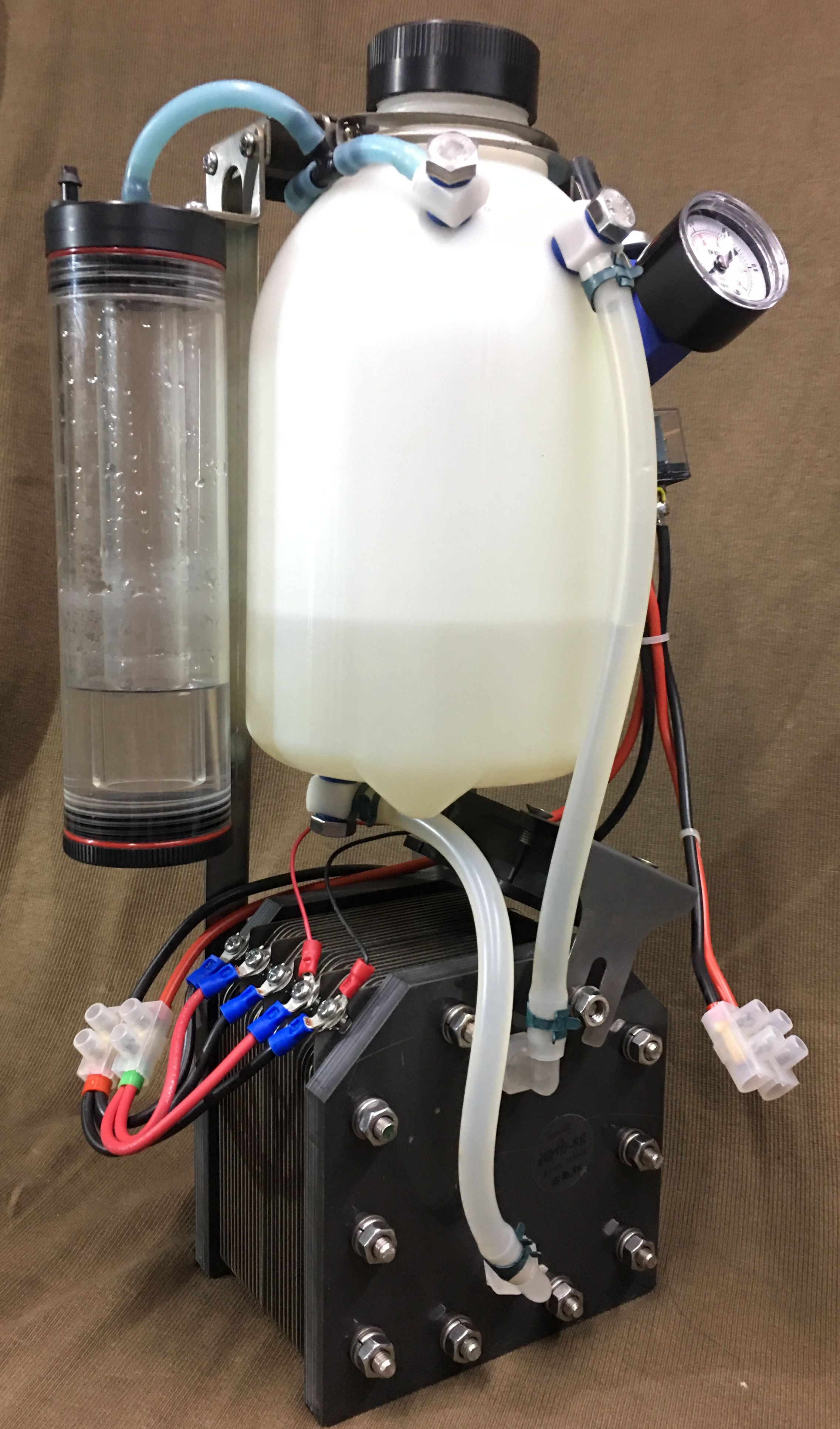 Wasserstoffgenerator: Entwurf, Herstellung eines Elektrolyseurs mit eigenen Händen für ein Auto und zu Hause