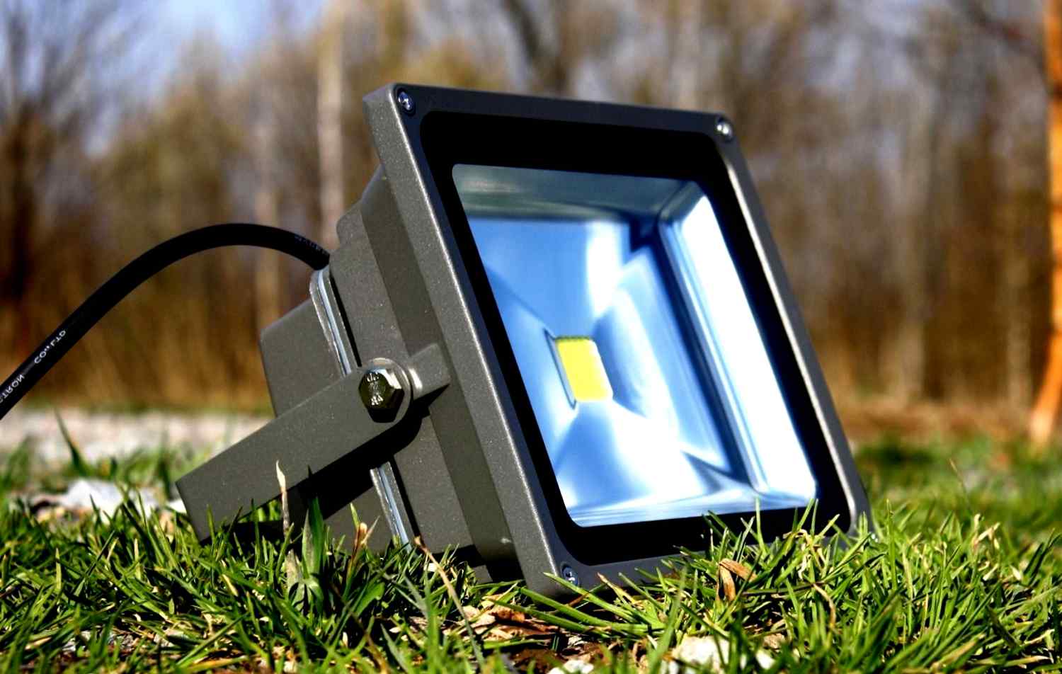 Flutlicht mit Bewegungssensor: Auswahl einer LED-Außenlampe für zu Hause, Anleitung zur Auswahl und Installation