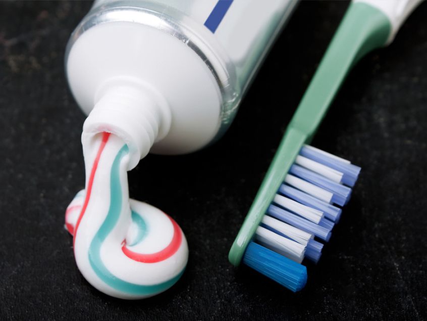 Effektive Methoden zum Zähneputzen ohne Bürste und Paste