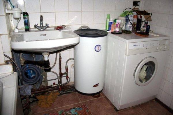 So wählen Sie einen Warmwasserbereiter für eine Wohnung und für ein Landhaus