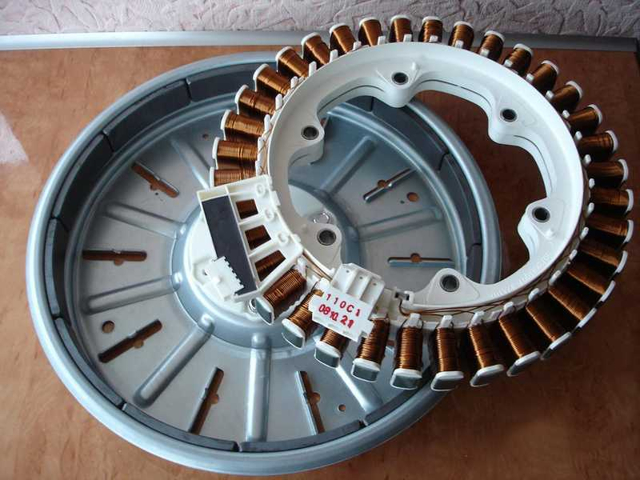 Windgenerator aus dem Motor einer Waschmaschine