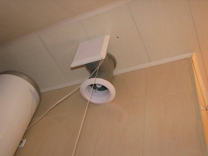 Sådan vælger og installerer du en ventilator på badeværelset + hvordan du tilslutter ventilatoren til kontakten