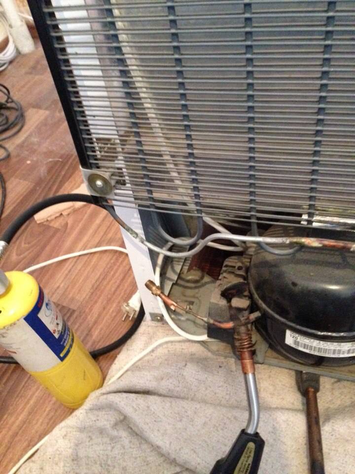 Do-it-yourself-Kühlschrankdiagnose: Wie können Störungen selbstständig behoben und die Fehlfunktion der Elektronik, des Kompressors oder des Thermostats festgestellt werden?