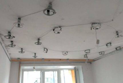 Installation von Strahlern in der Decke: Installationsanleitung + fachmännische Beratung