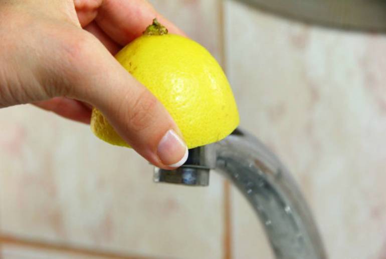 So reinigen Sie Kristall zu Hause auf Hochglanz: die besten Werkzeuge