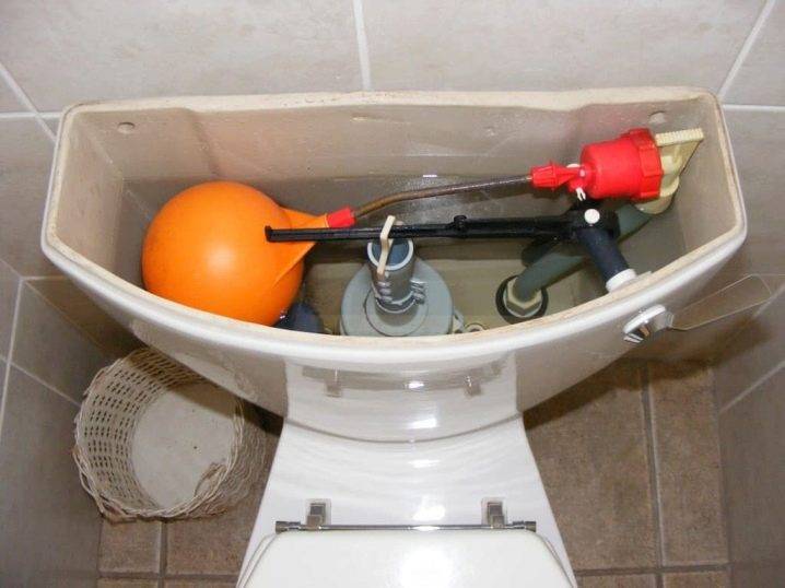 So stellen Sie den Schwimmer für die Toilette ein und wechseln ihn bei Bedarf