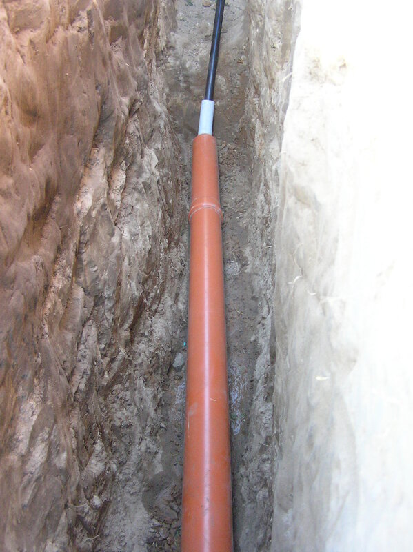 Verlegung und Installation einer HDPE-Wasserleitung im Boden auf geschlossene Weise