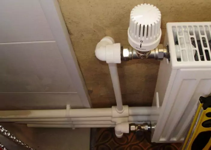 Thermokopf für einen Heizkörper: Typen, Funktionsprinzip + Installationsregeln