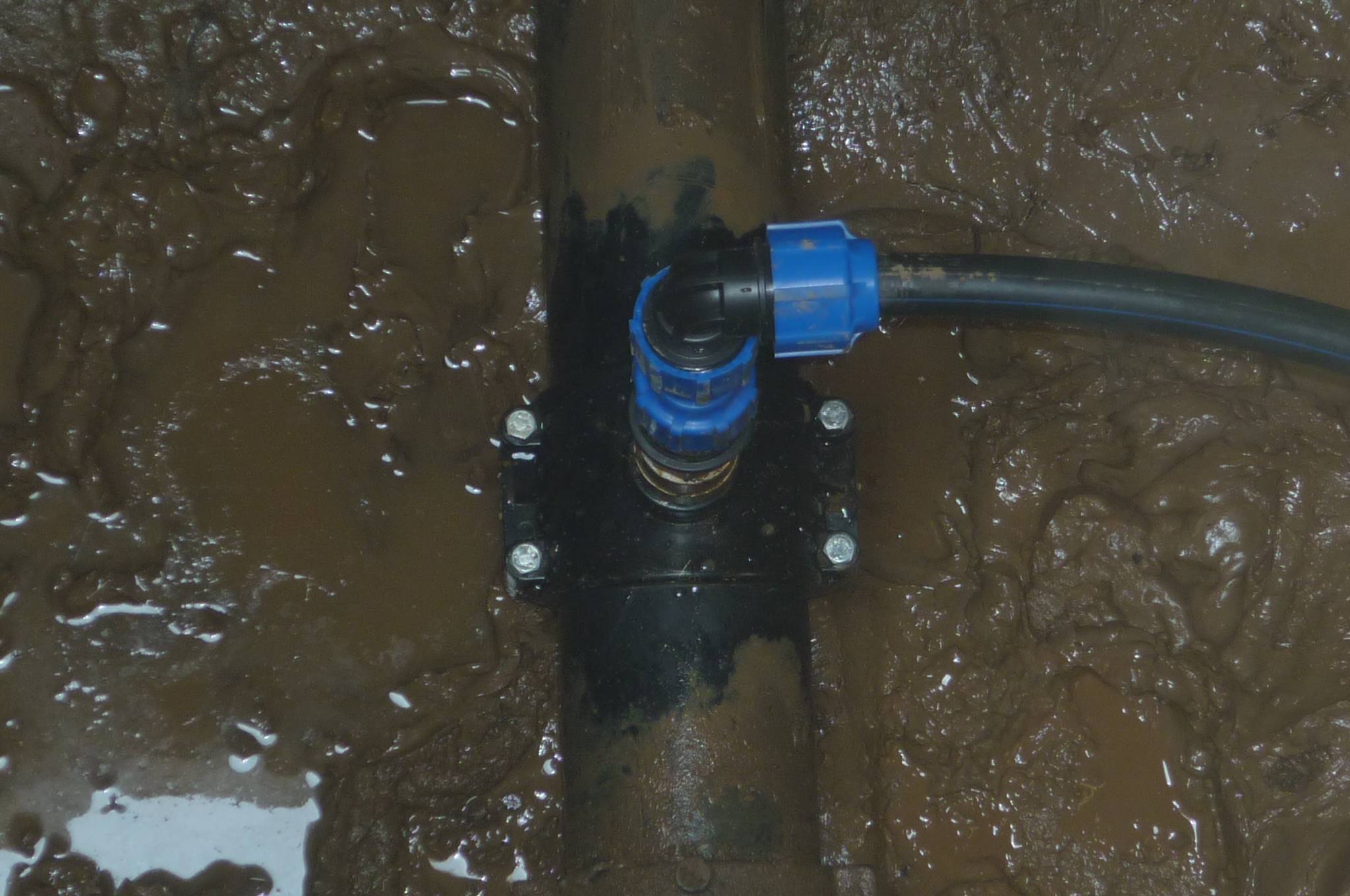 Die Technologie des Anzapfens einer bestehenden Wasserversorgung unter Druck