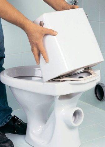 Toilette mit vertikalem Auslass: Gerät, Vor- und Nachteile, Installationsmerkmale