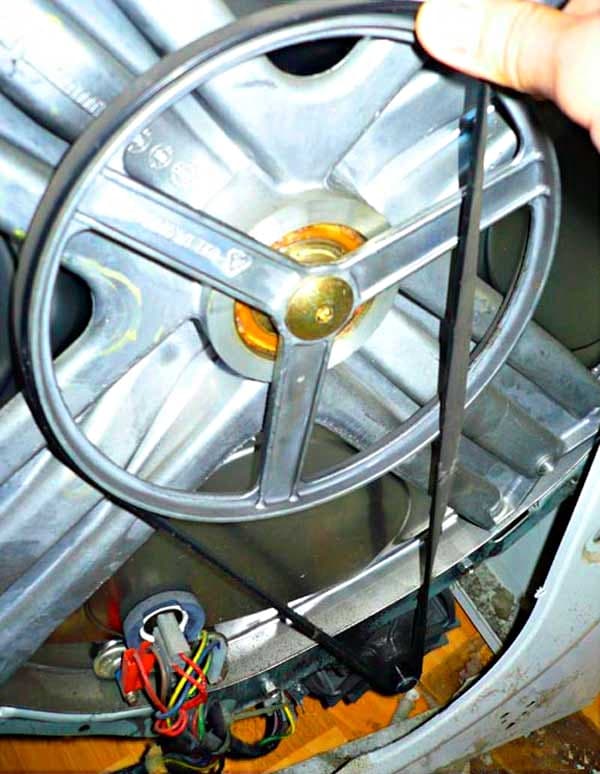 Die Trommel dreht sich nicht in der Waschmaschine: Gründe, was zu tun ist, reparieren